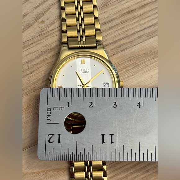 Citizen Men’s Watch Gold Round Dial, Bracelet, Hands, Markers, Date Window - Picture 12 of 13